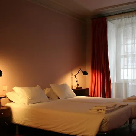435 Almada Cosy Studio Apartment *